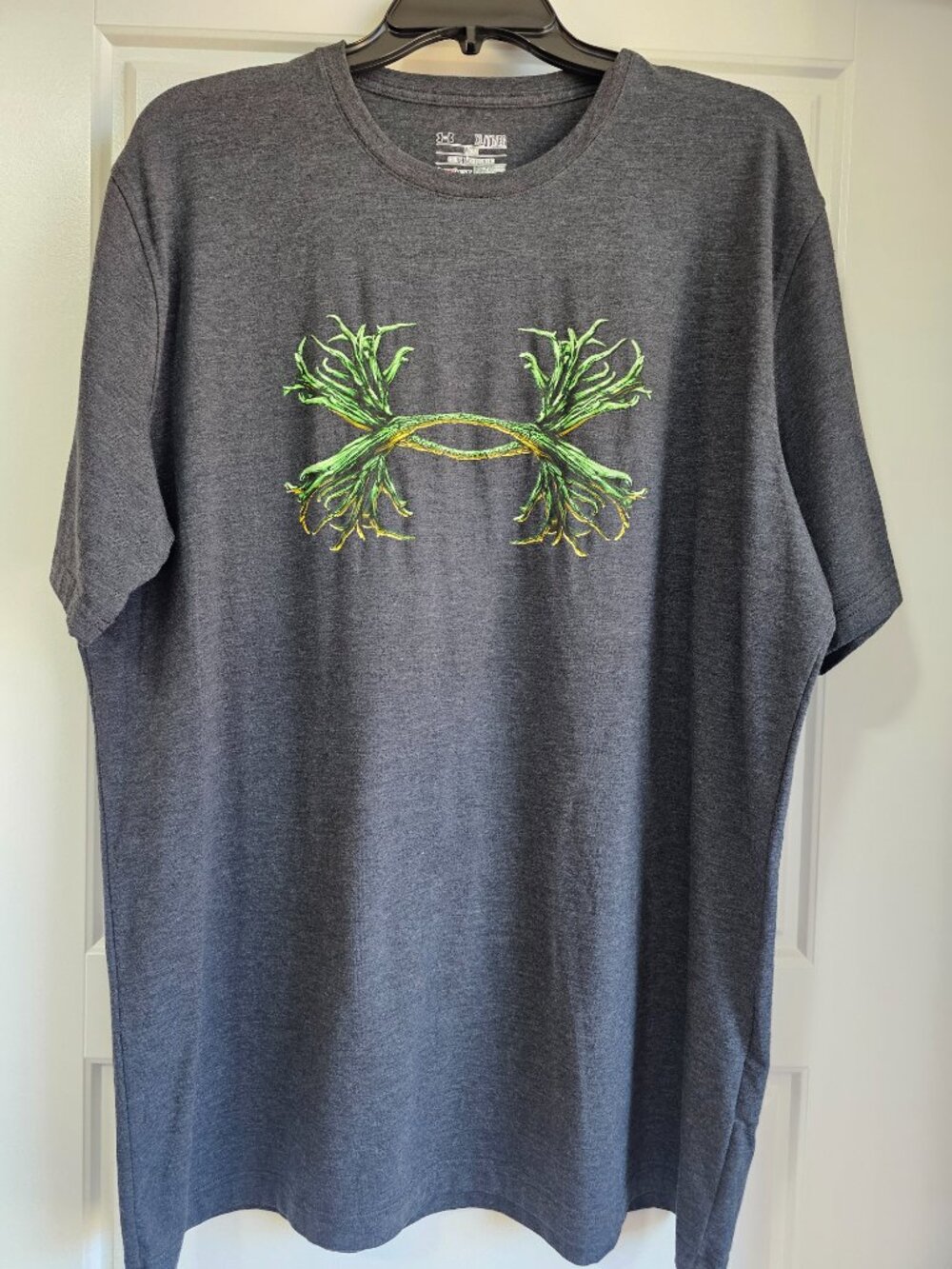 Men's XL Under Armour T-shirt features a vibrant green and yellow antler graphic
